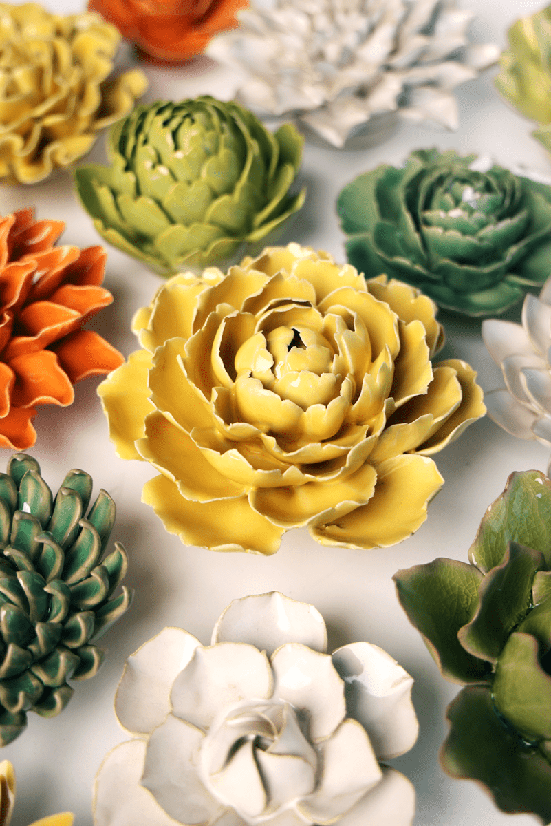 EG21 Buttercup Yellow Gay Paree Peony - Chive US Wholesale