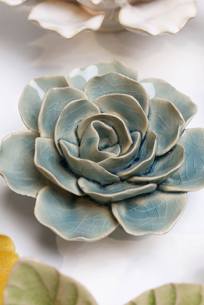 EG04 Powder Blue Amandine Ranunculus - Chive US Wholesale