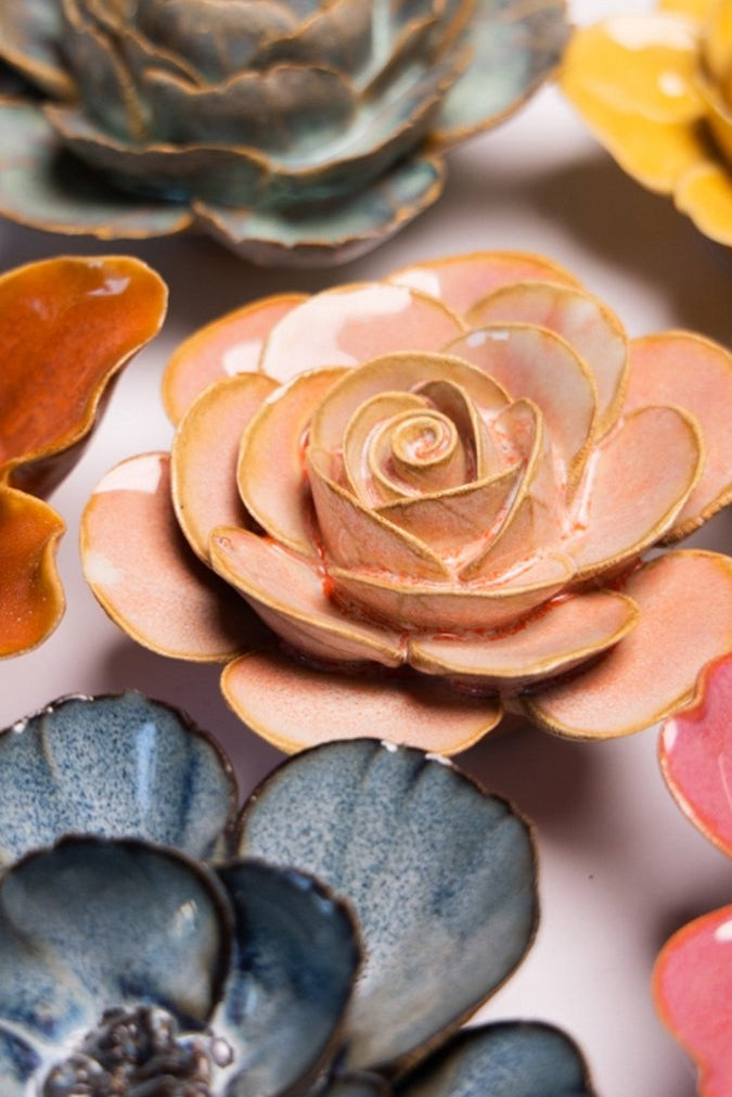 FR02 Peach Pink Cloni Ranunculus - Chive US Wholesale