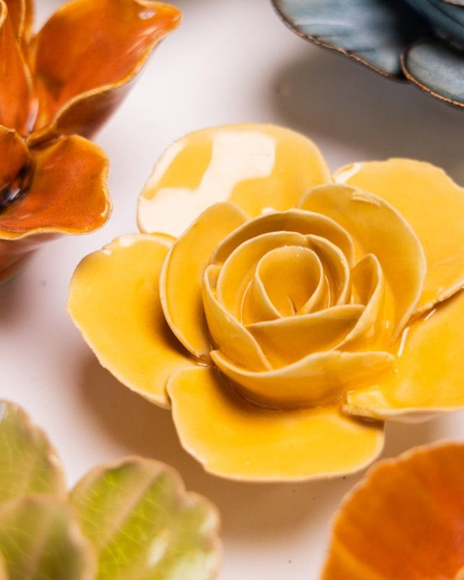 FR03 Burnt Yellow Elegance Ranunculus - Chive US Wholesale