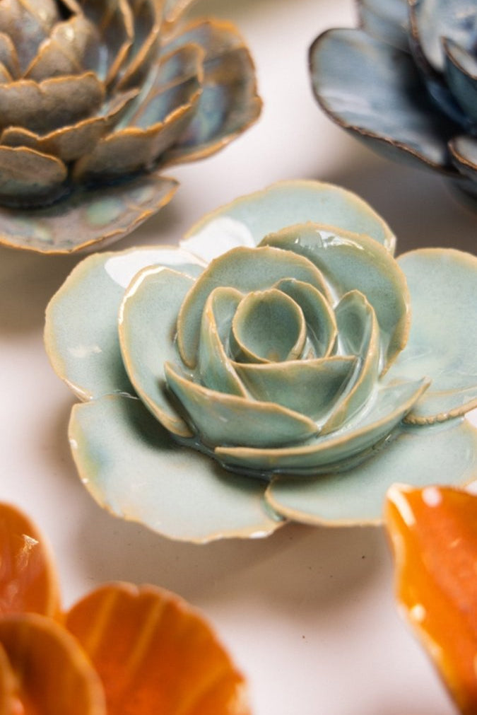 FR04 Milk Teal Elegance Ranunculus - Chive US Wholesale