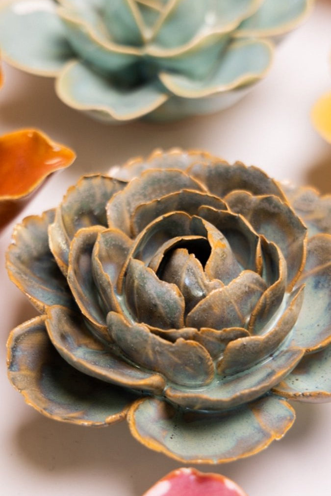 FR05 Pale Blue English Rose - Chive US Wholesale