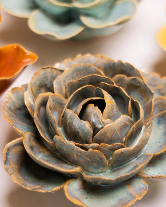 FR05 Pale Blue English Rose - Chive US Wholesale