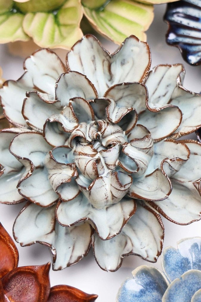 JA15 Chocolate Mint Echo Lisianthus - Chive US Wholesale