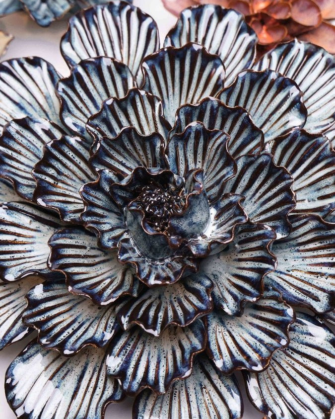 JA25 Navy Dinner Plate Dahlia - Chive US Wholesale