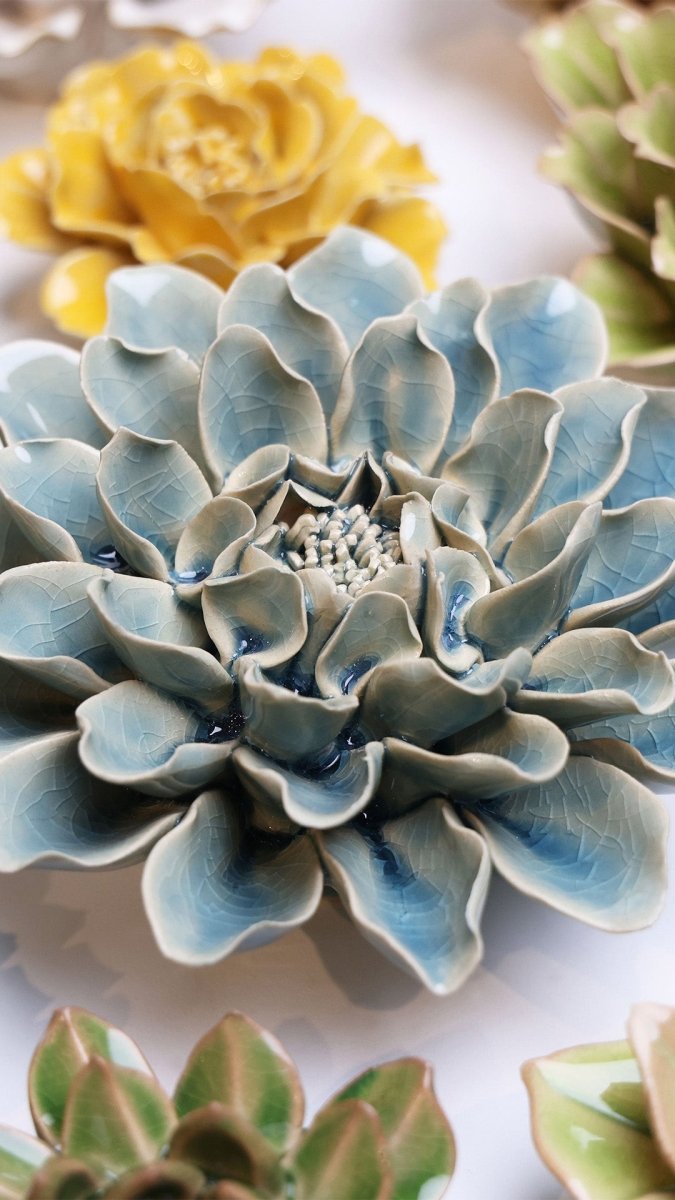 EG17 Powder Blue Aphrodite Dahlia - Chive US Wholesale