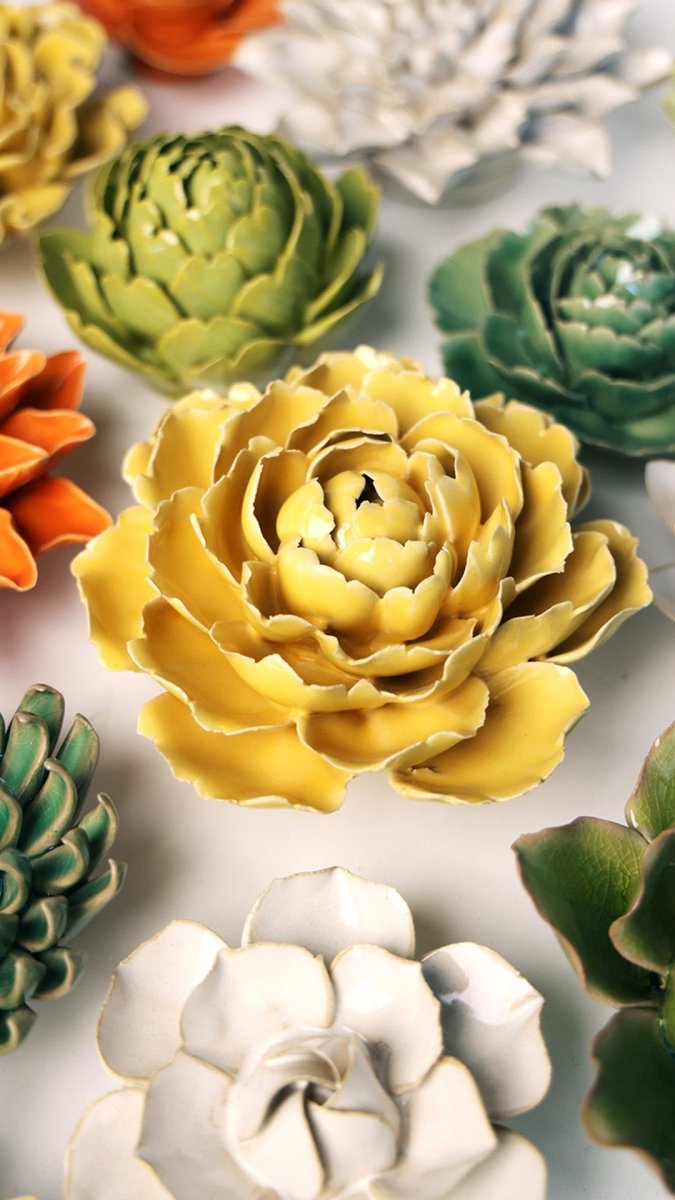 EG21 Buttercup Yellow Gay Paree Peony - Chive US Wholesale