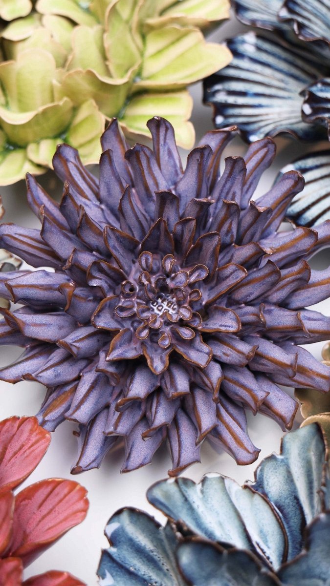 JA22 Violet Blue Fleur De Lis Mum - Chive US Wholesale